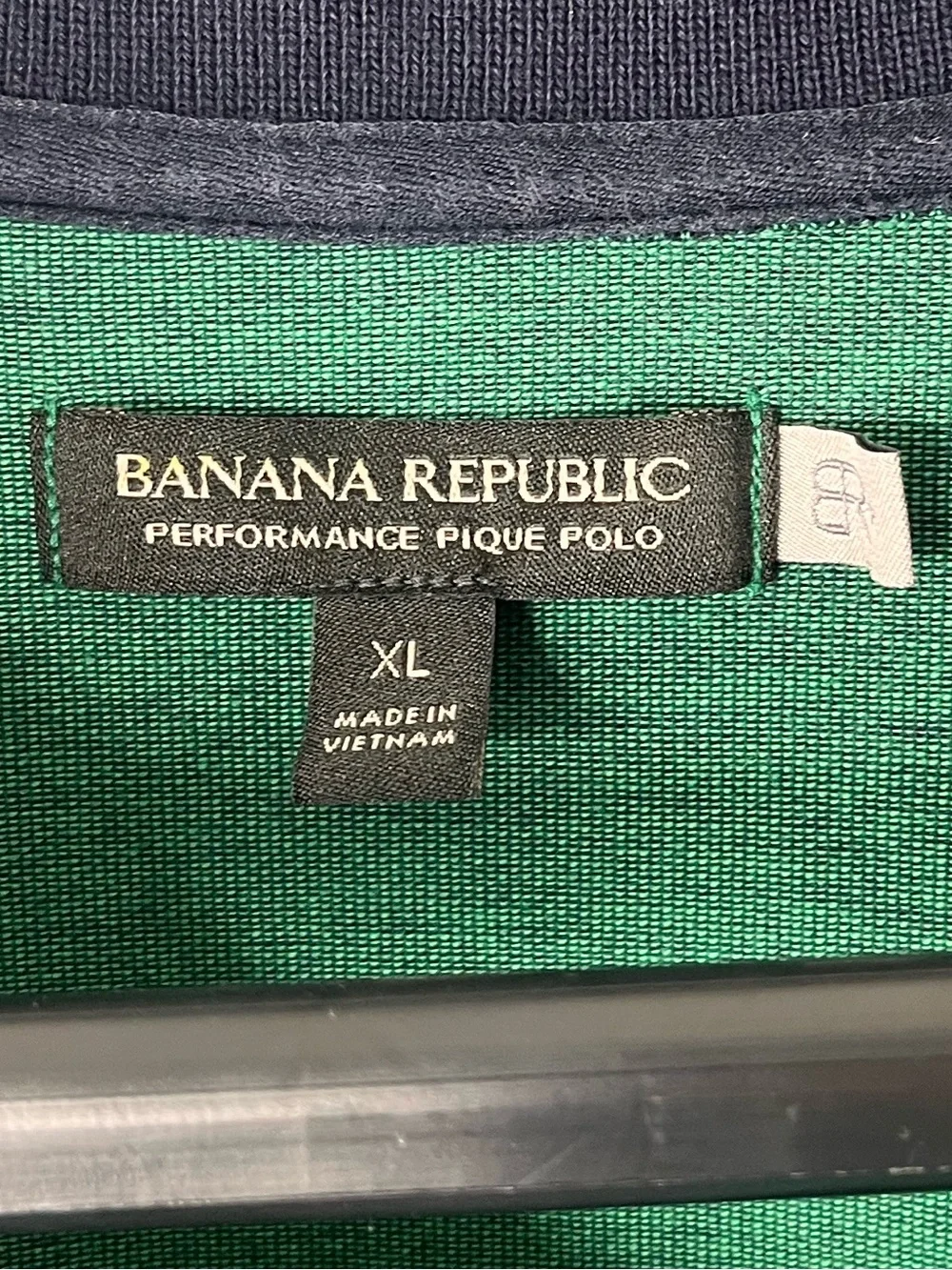 ✨ Banana Republic Shirt ✨
Classic casual style with a clean modern look 🔥 - Picture 4 of 9